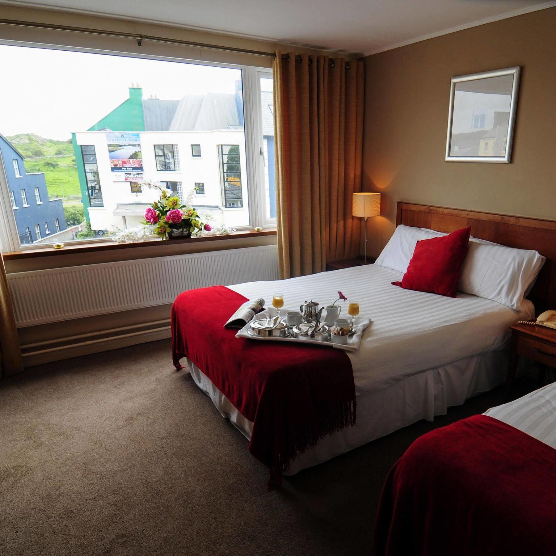 Alcock & Brown Hotel Клифдън Екстериор снимка